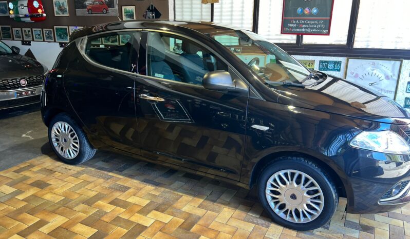 Lancia Ypsilon 1.2 69 CV 5 porte NEOPATENTATO pieno