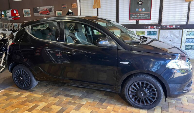 Lancia Ypsilon 1.2 69 CV 2015 NEOPATENTATO pieno