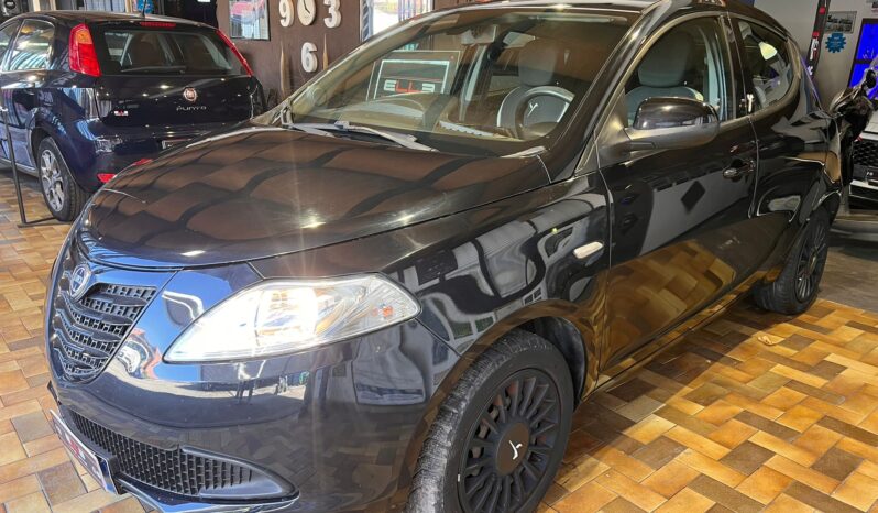 Lancia Ypsilon 1.2 69 CV 2015 NEOPATENTATO pieno