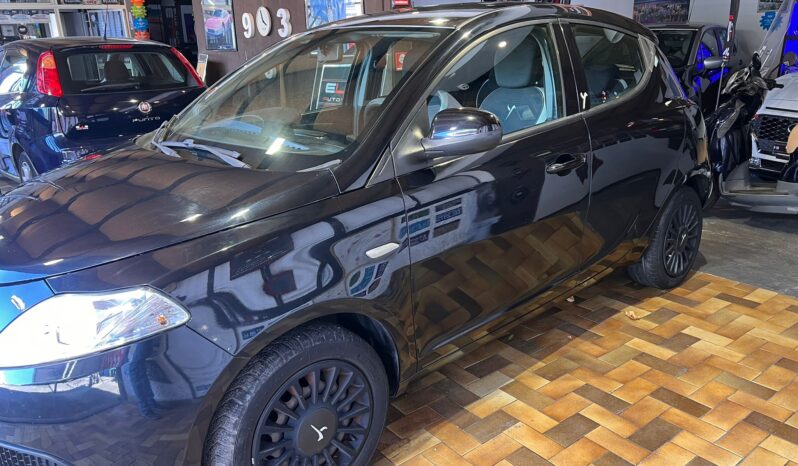 Lancia Ypsilon 1.2 69 CV 2015 NEOPATENTATO pieno
