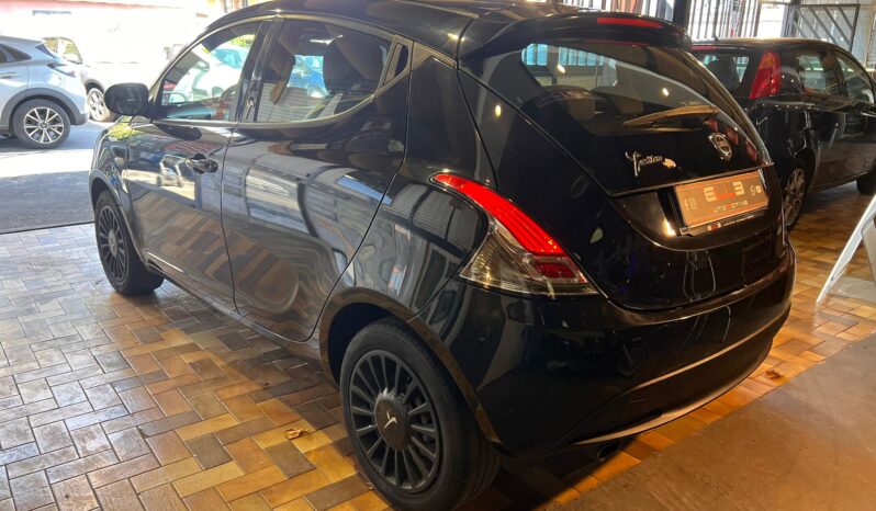 Lancia Ypsilon 1.2 69 CV 2015 NEOPATENTATO pieno