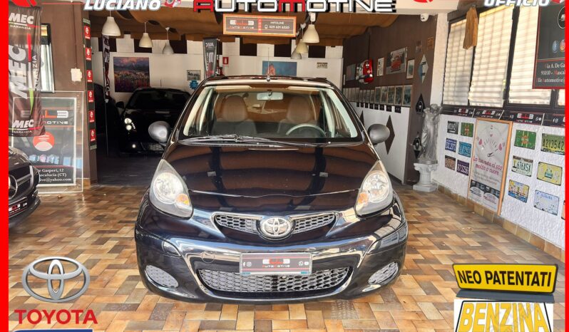 Toyota Aygo 1.0 5 porte NEOPATENTAO pieno