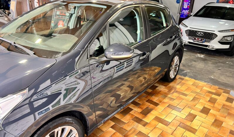 Peugeot 208 1.5 HDI Allure 2019 pieno