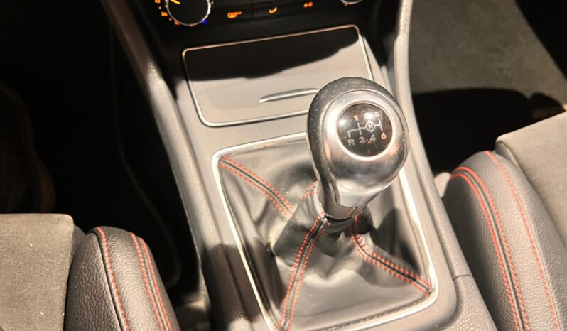 Mercedes-benz CLA 200 d Premium 80000 KM pieno